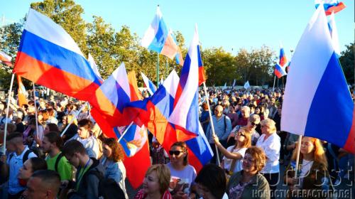 ForPost- В Севастополе прошел митинг в честь воссоединения с Новороссией