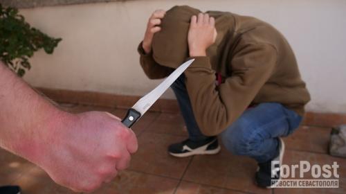ForPost- В Крыму рецидивист залез в чужой дом и ударил ножом подростка