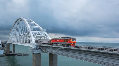 ForPost- Севастопольский поезд пересёк Крымский мост и прибыл в Санкт-Петербург