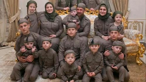 ForPost- Жена Кадырова получила звание матери-героини: что известно о её детях