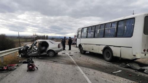ForPost- В Крыму при столкновении автобуса с легковушкой погиб человек