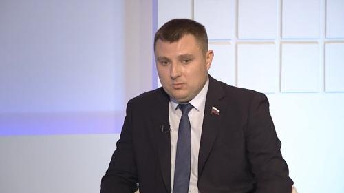 ForPost- Депутат «завис» на вопросе о городской ёлке за 65 миллионов