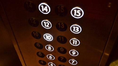 ForPost - В Севастополе до конца года заменят десятки лифтов