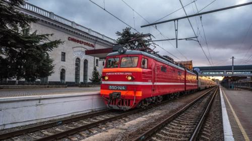 ForPost- С двойной нагрузкой: главный вокзал Крыма вступил в восьмой десяток