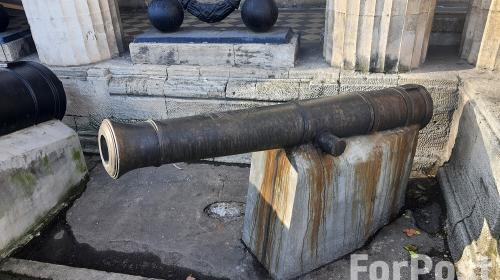 ForPost- В Севастополе приступили к реставрации старинных бронзовых пушек