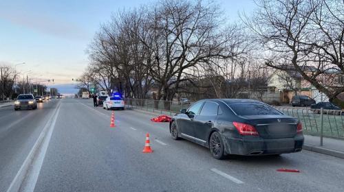 ForPost- В столице Крыма мужчина погиб под колёсами автомобиля