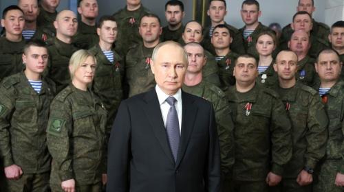 ForPost- Кто стоял за спиной Путина в новогоднем обращении президента