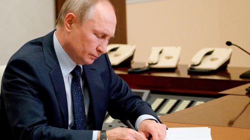 ForPost- Путин поручил добиться роста зарплат, рождаемости и продолжительности жизни