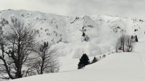 ForPost- Лавина снега неслась на туриста, а он снимал её на видео