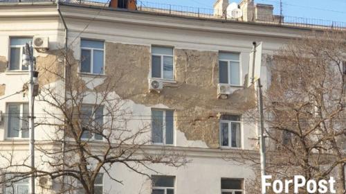 ForPost- В Севастополе «посыпалось» жилое историческое здание 