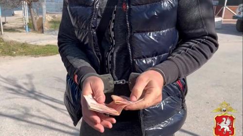 ForPost- В Севастополе пойман пособник телефонных мошенников 