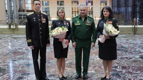 ForPost- Шойгу наградил отразивших атаку дронов севастопольских женщин-военных