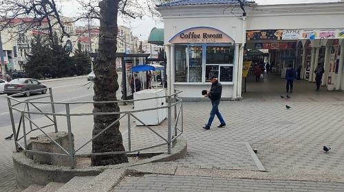 ForPost - Севастопольцы порадовались остановке на улице Юмашева без стихийной торговли 