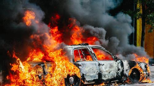 ForPost- В Севастополе таинственно сгорела машина 
