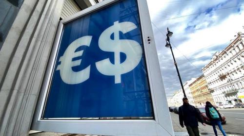 ForPost- Россияне избавляются от долларов и евро. Но ради чего?