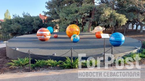 ForPost- В Севастополе «космический» сквер защитили от вандалов