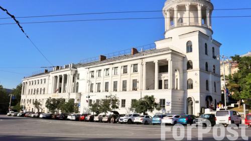 ForPost- Трансформация красивейшего здания в центре Севастополя в гостиницу забуксовала