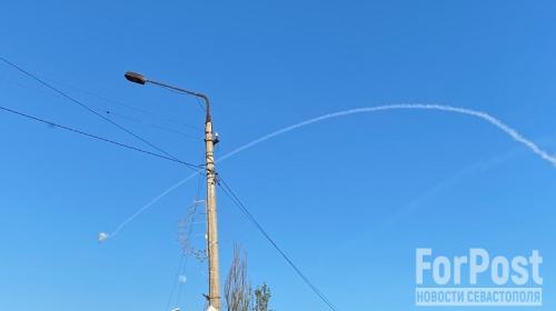 ForPost- Жуткий грохот и след в небе: над Феодосией отработали силы ПВО