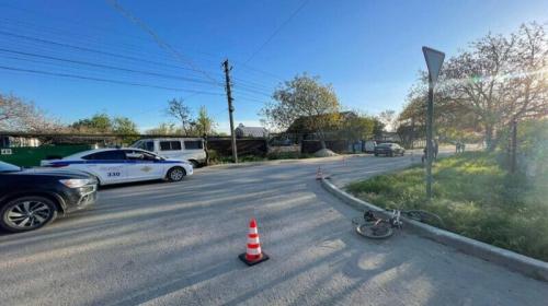 ForPost- Подросток на велосипеде и иномарка не поделили просёлочную дорогу в Крыму