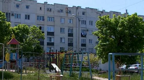 ForPost- В Севастополе на Радиогорке демонтируют детскую площадку 