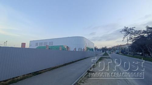 ForPost- В центре Севастополя достраивают ледовую арену