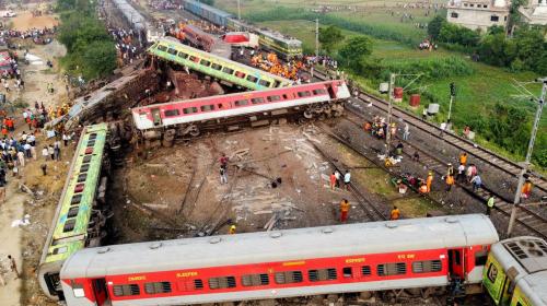 ForPost- Число погибших при столкновении поездов в Индии возросло до 288 человек