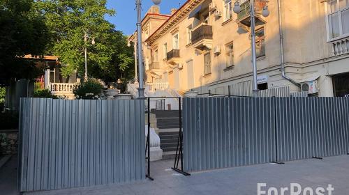 ForPost- Началась реконструкция верхнего участка Таврической лестницы в Севастополе