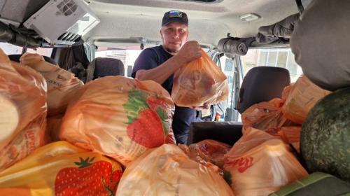 ForPost- Крымские волонтёры помогают в эвакуации из подтопленных зон Херсонской области