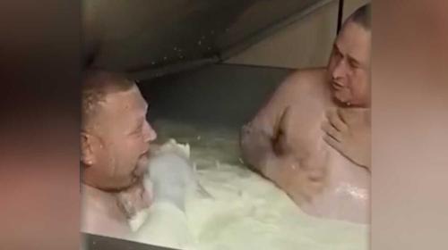 ForPost- Скандал с купанием в молоке майора и его друга получил продолжение