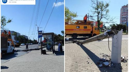 ForPost- В Севастополе на остановке Генерала Хрюкина упала опора контактной сети