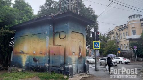 ForPost- Полотна Айвазовского осыпаются на фасадах столицы Крыма