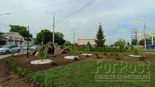 ForPost- На площади Восставших в Севастополе появились «пауки» и «куриные лапки» 