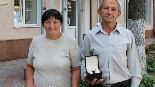 ForPost- Крымскому железнодорожнику подарили часы за бдительность при диверсии на путях