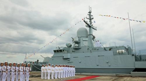 ForPost- В Керчи подняли флаг на новом военном корабле