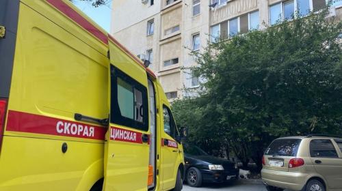 ForPost- Тренер и его 12 подопечных попали в больницу после купания в Чёрном море