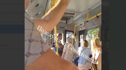 ForPost- В Севастополе пассажиры троллейбуса оказались заложниками обрыва контактной сети