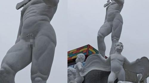 ForPost- В Находке разразился скандал из-за «кучерявых чресел» статуи