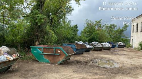 ForPost- Севнаследие не смутил «лодочный парк» с мусором под объектом культурного наследия