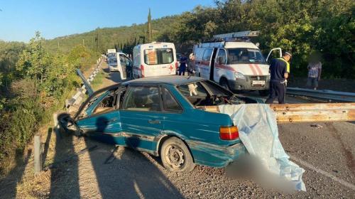 ForPost- В Крыму автомобилист на полной скорости врезался в отбойник и погиб