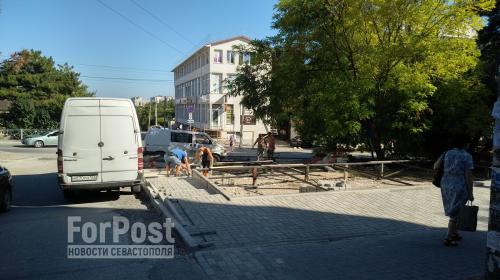 ForPost- Севастопольцев возмутило строительство «нестационарного» магазина на фундаменте 