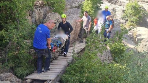 ForPost- Спасатели эвакуировали туристку с травмой с Крымских гор