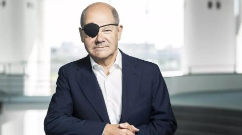 ForPost - «Жду мемов»: канцлер ФРГ теперь ходит с пиратской повязкой на лице	