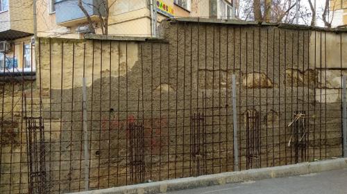 ForPost- Почему рухнувшую в Севастополе шесть лет назад подпорную стену никак не отремонтируют