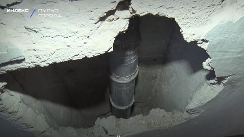 ForPost- Коммунальщики занялись ремонтом разрушающихся многоэтажек в Севастополе