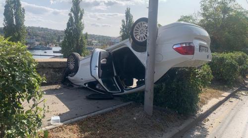 ForPost- Автомобильная авария в Севастополе шокировала случайных наблюдателей