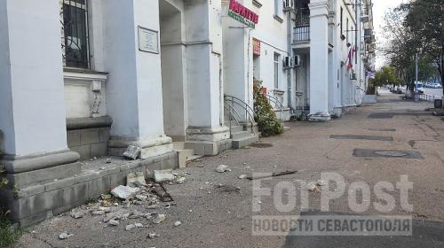 ForPost- Дом на центральной улице Севастополя представляет опасность для горожан