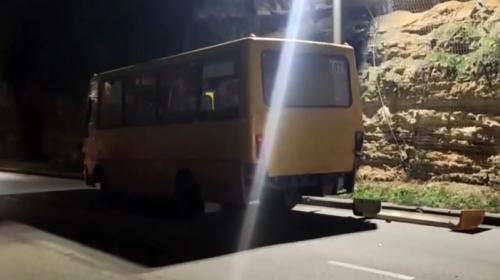 ForPost - В Севастополе легковушка догнала пассажирский автобус