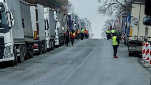 ForPost - На венгерско-украинской границе скопилось 1400 грузовиков 