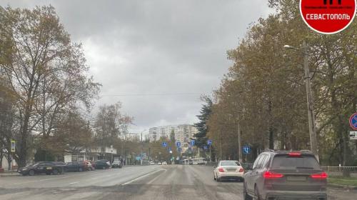ForPost- Дорогу на проспекте Острякова в Севастополе превратили в полосу препятствий
