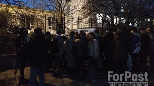 ForPost- Ремонт сквера в Севастополе обсудили под покровом ночи